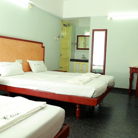 Hotel Elisa International Tourist Home Thiruvananthapuram Zewnętrze zdjęcie